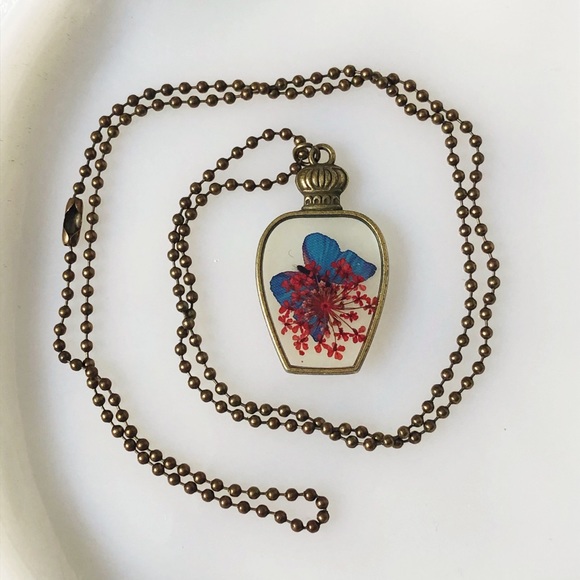 🔥4/$20 Vintage bottle pendant with butterfly - Picture 2 of 5